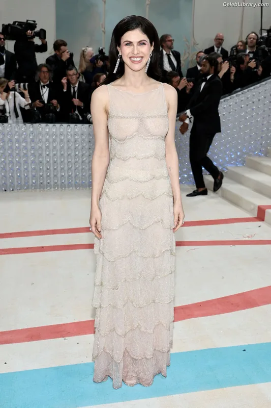 Alexandra Daddario photo 6 of 1618