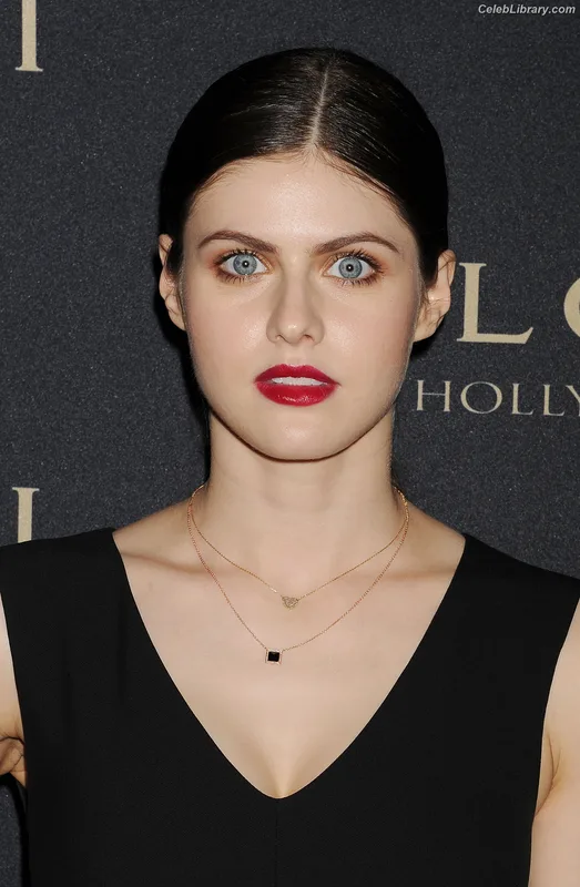 Alexandra Daddario photo 23 of 1618