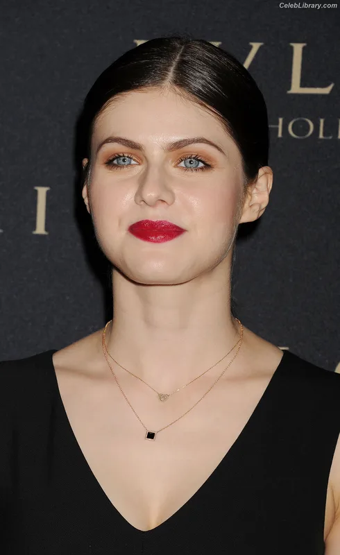 Alexandra Daddario photo 1 of 1618