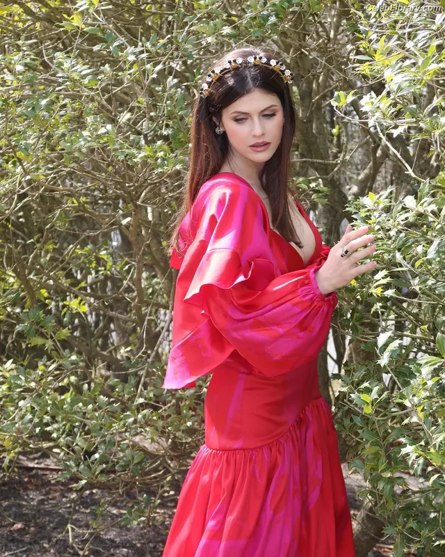 Alexandra Daddario photo 16 of 1618
