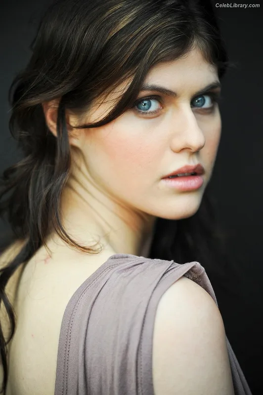 Alexandra Daddario photo 1 of 1618