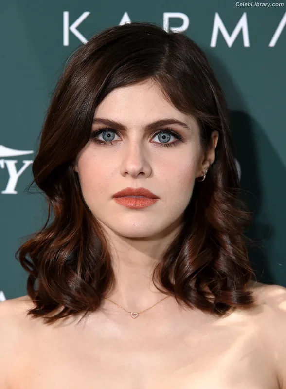 Alexandra Daddario photo 2 of 1618