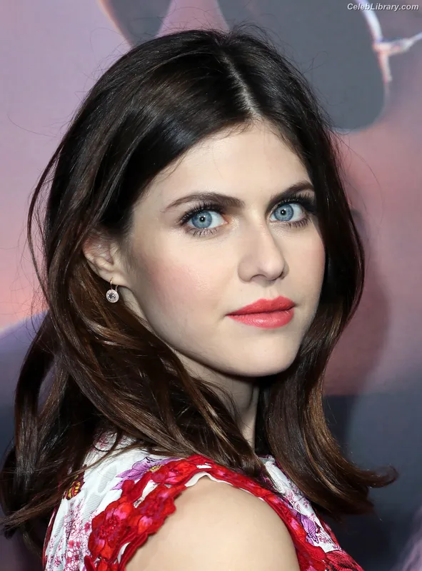 Alexandra Daddario photo 8 of 1618