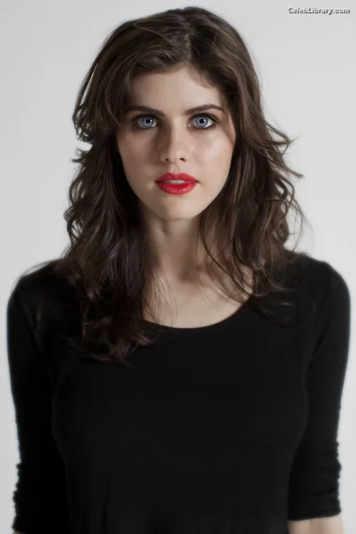 Alexandra Daddario photo 10 of 1618