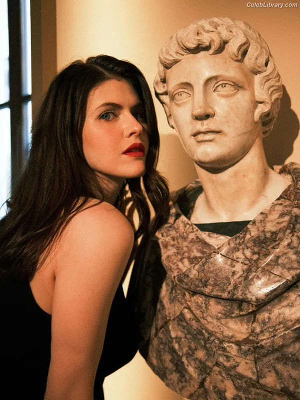 Alexandra Daddario photo 11 of 1618