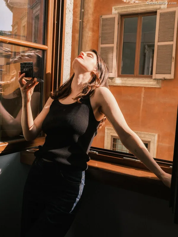 Alexandra Daddario photo 12 of 1618
