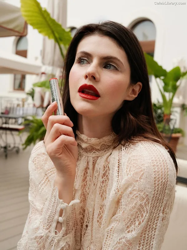 Alexandra Daddario photo 15 of 1618