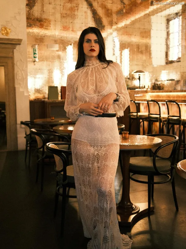 Alexandra Daddario photo 16 of 1618