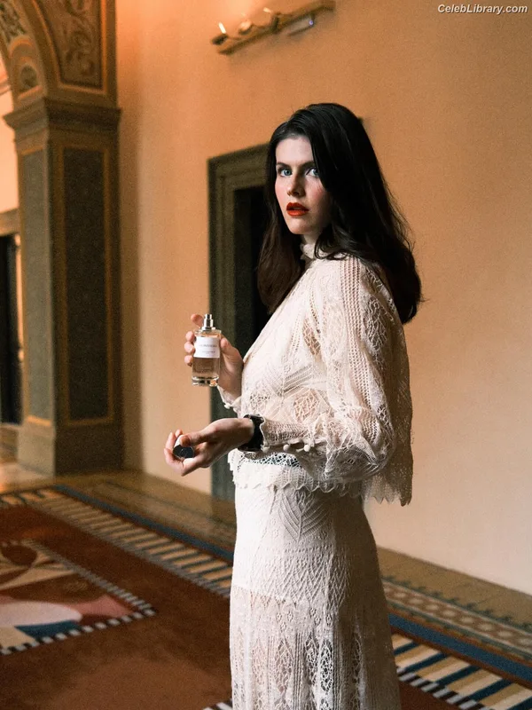 Alexandra Daddario photo 18 of 1618