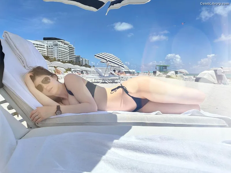 Alexandra Daddario photo 20 of 1618