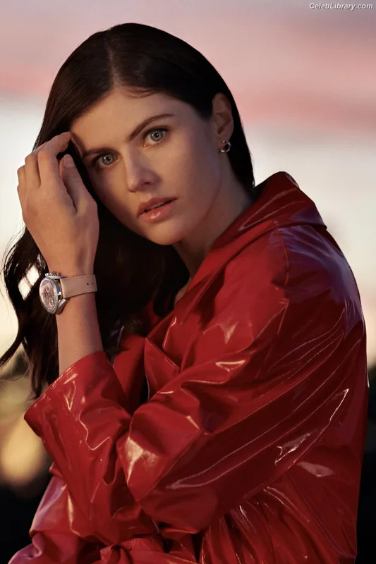 Alexandra Daddario photo 9 of 1618