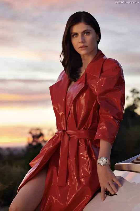 Alexandra Daddario photo 10 of 1618