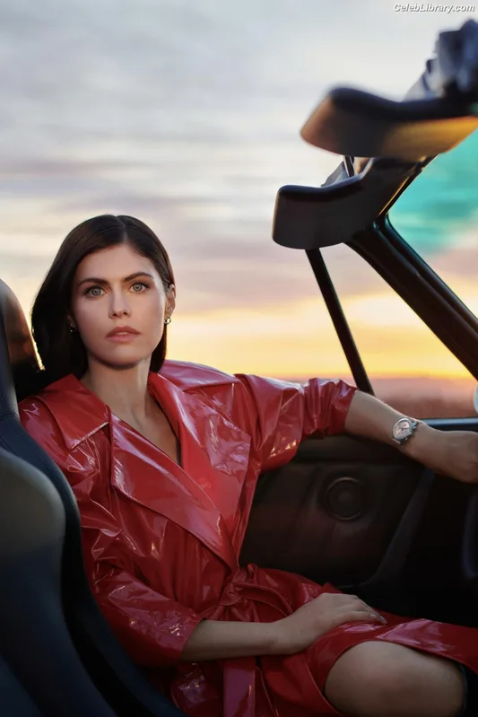 Alexandra Daddario photo 13 of 1618