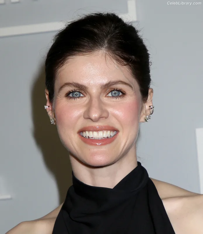 Alexandra Daddario photo 17 of 1618