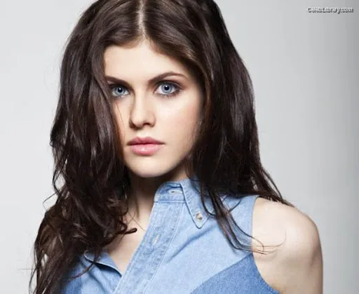 Alexandra Daddario photo 2 of 1618