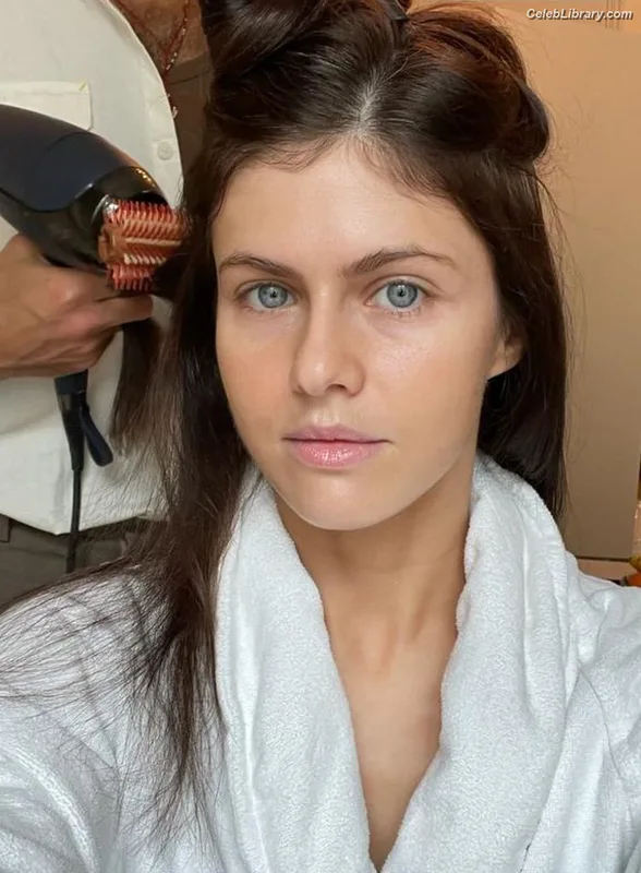 Alexandra Daddario photo 13 of 1618