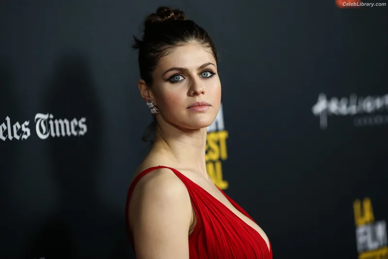 Alexandra Daddario photo 19 of 1618