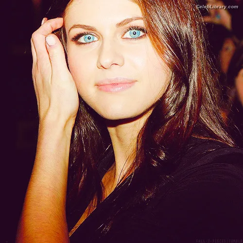 Alexandra Daddario photo 6 of 1618