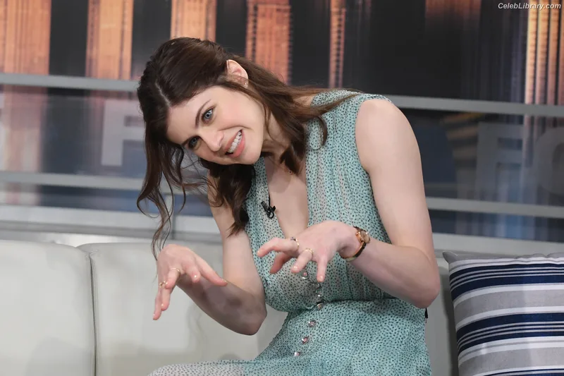 Alexandra Daddario photo 20 of 1618