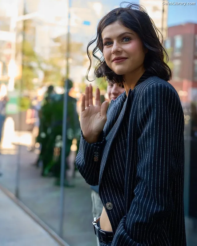 Alexandra Daddario photo 1 of 1618