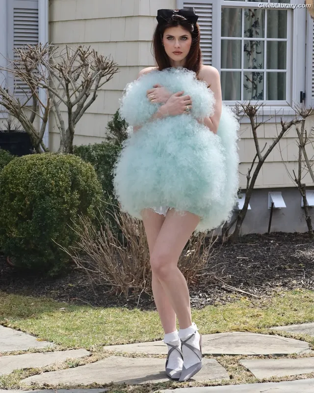 Alexandra Daddario photo 22 of 1618