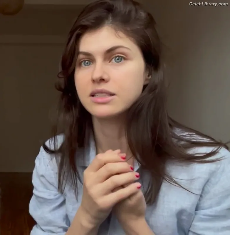 Alexandra Daddario photo 1 of 1618