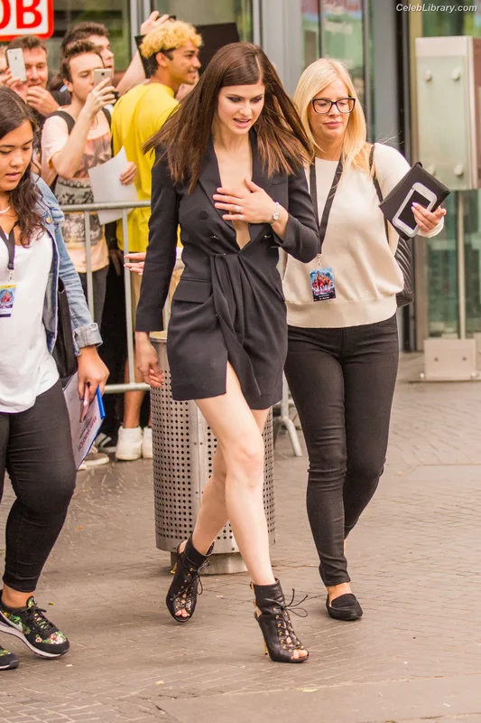 Alexandra Daddario photo 11 of 1618
