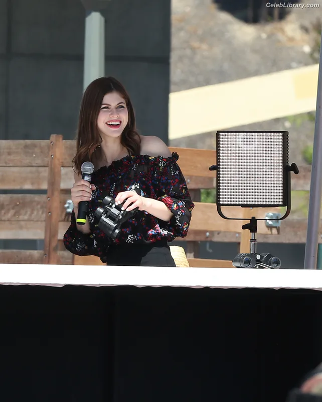 Alexandra Daddario photo 23 of 1618