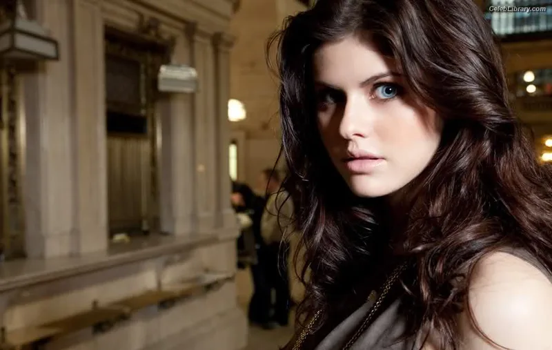 Alexandra Daddario photo 24 of 1618