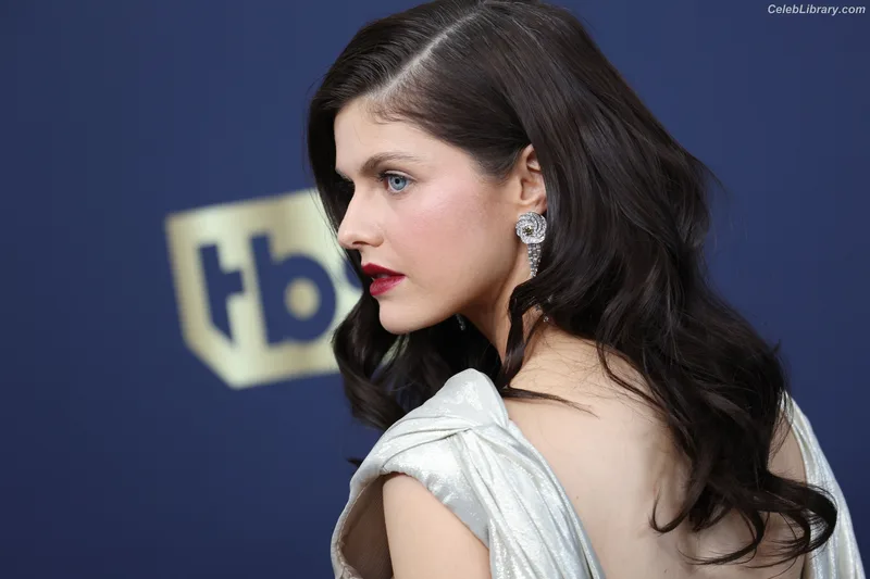 Alexandra Daddario photo 4 of 1618