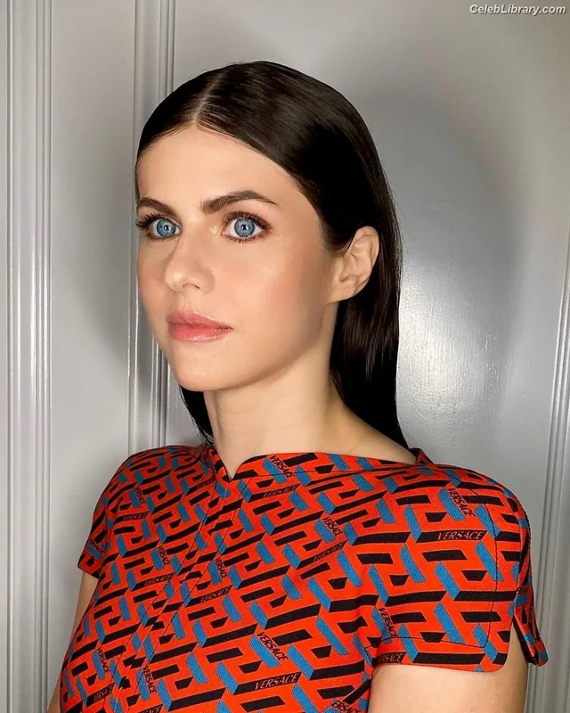 Alexandra Daddario photo 11 of 1618