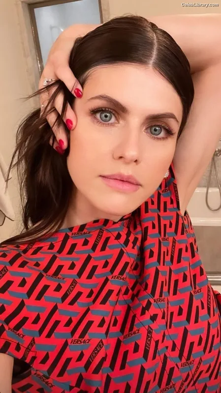 Alexandra Daddario photo 12 of 1618