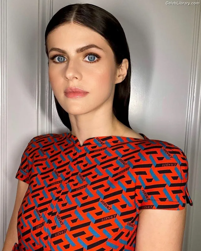 Alexandra Daddario photo 13 of 1618