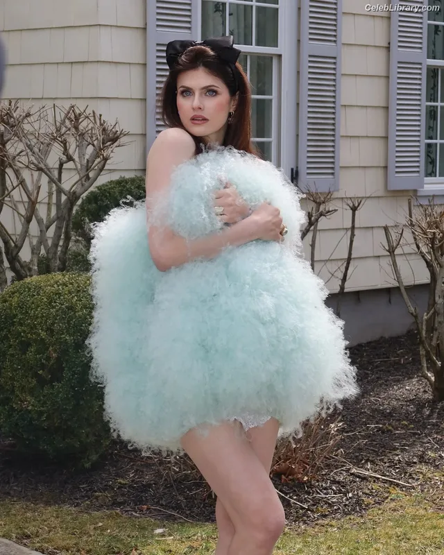 Alexandra Daddario photo 23 of 1618