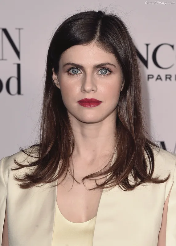 Alexandra Daddario photo 24 of 1618