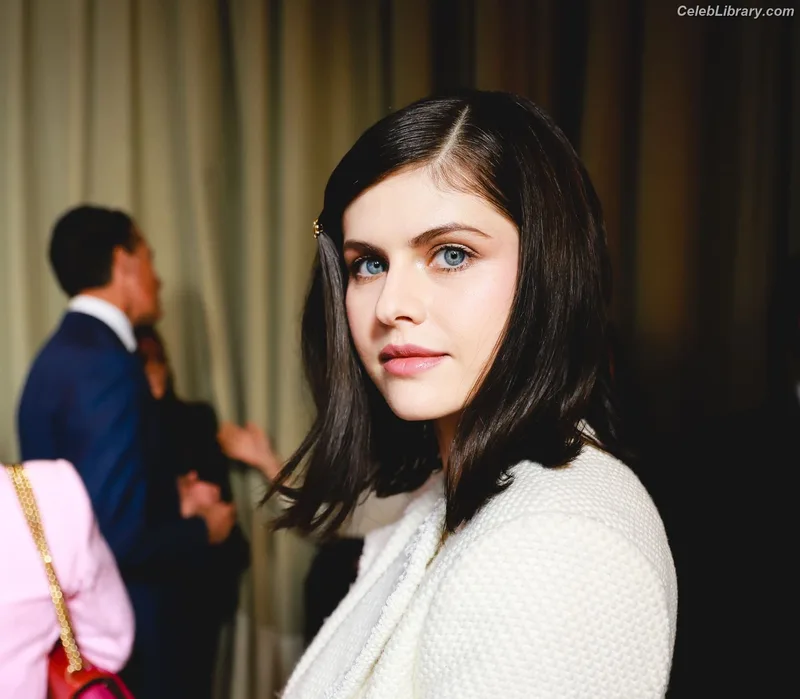 Alexandra Daddario photo 21 of 1618