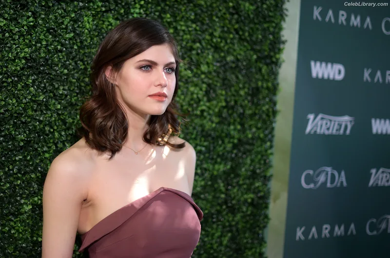 Alexandra Daddario photo 23 of 1618