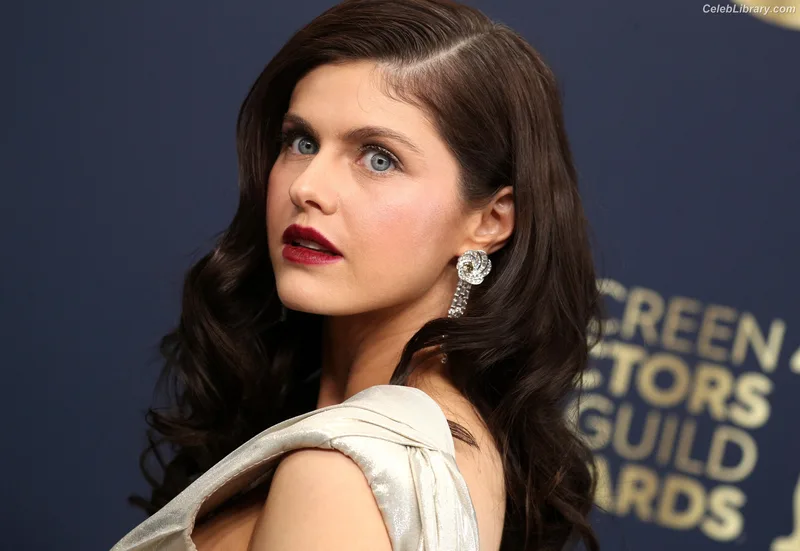 Alexandra Daddario photo 9 of 1618