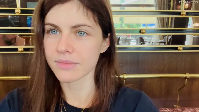 Alexandra Daddario photo 23 of 1618