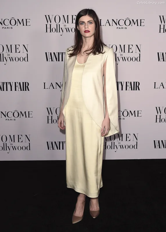 Alexandra Daddario photo 24 of 1618