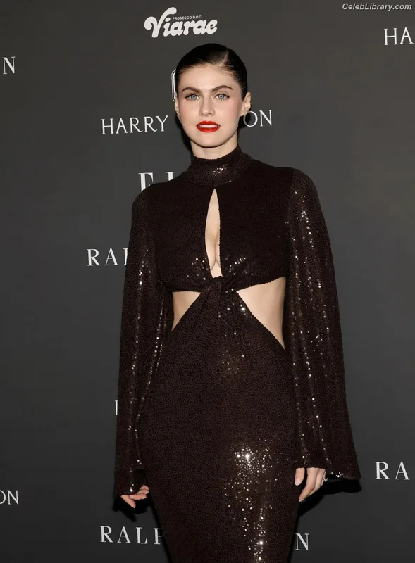 Alexandra Daddario photo 23 of 1618