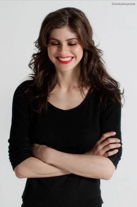 Alexandra Daddario photo 1 of 1618