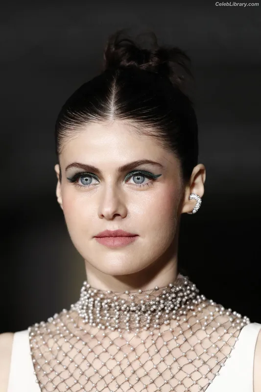Alexandra Daddario photo 8 of 1618