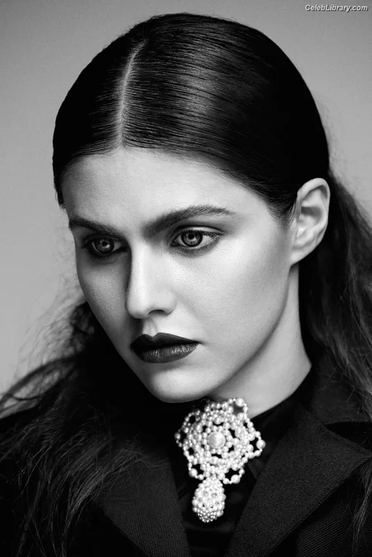 Alexandra Daddario photo 11 of 1618