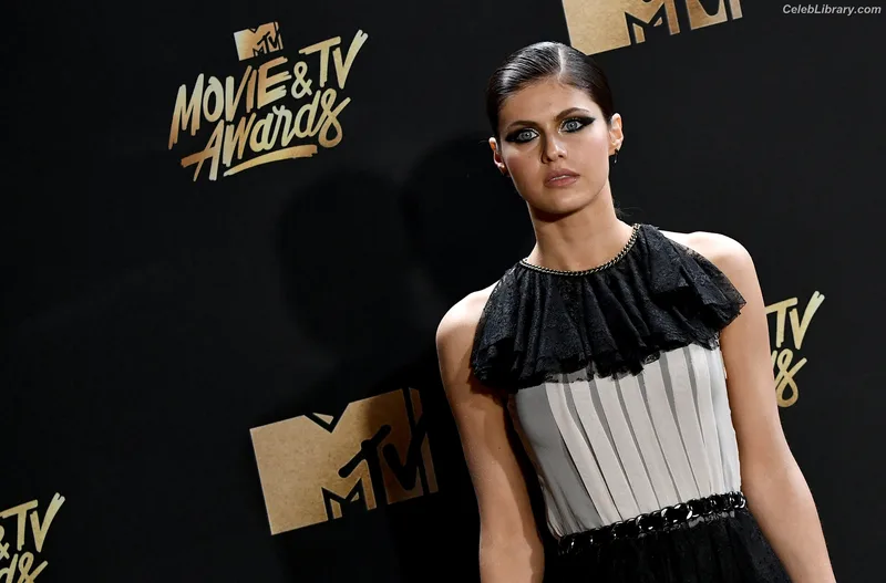 Alexandra Daddario photo 15 of 1618