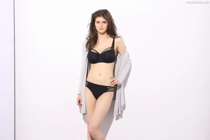 Alexandra Daddario photo 13 of 1618