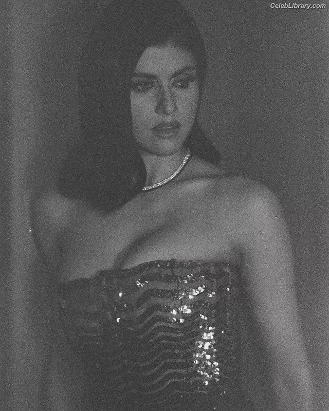 Alexandra Daddario photo 12 of 1618