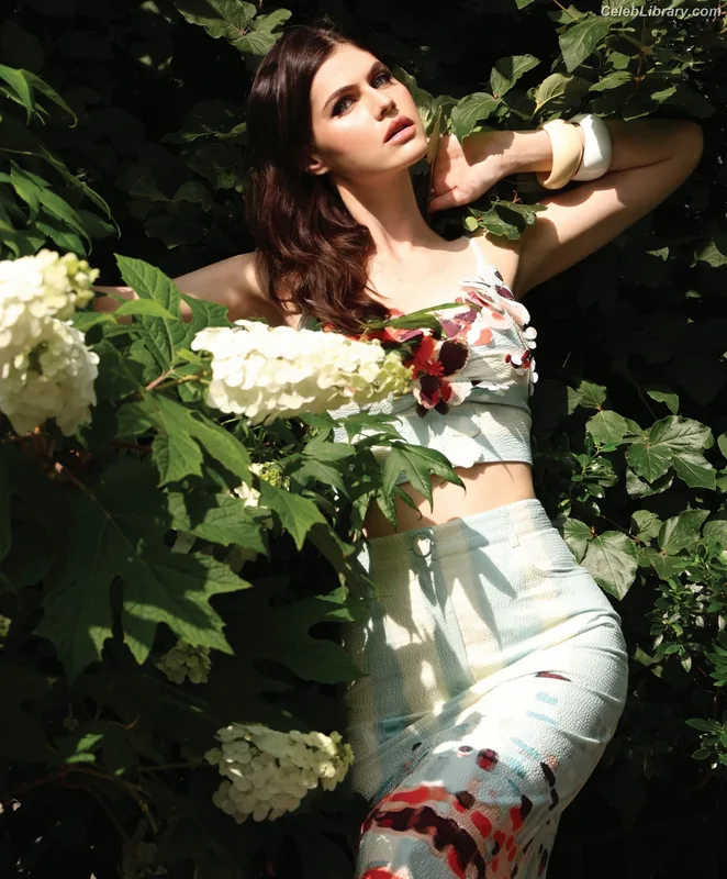 Alexandra Daddario photo 14 of 1618