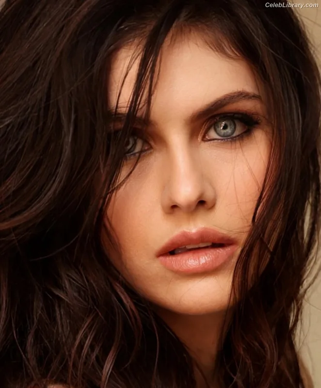 Alexandra Daddario photo 17 of 1618