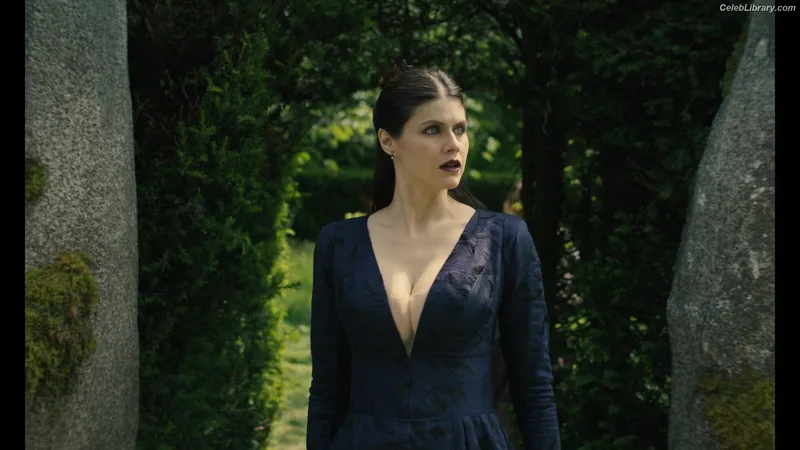 Alexandra Daddario photo 3 of 1618